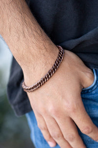 Brushed in an antiqued finish, a faceted copper chain links around the wrist for a rustic look. Features an adjustable clasp closure